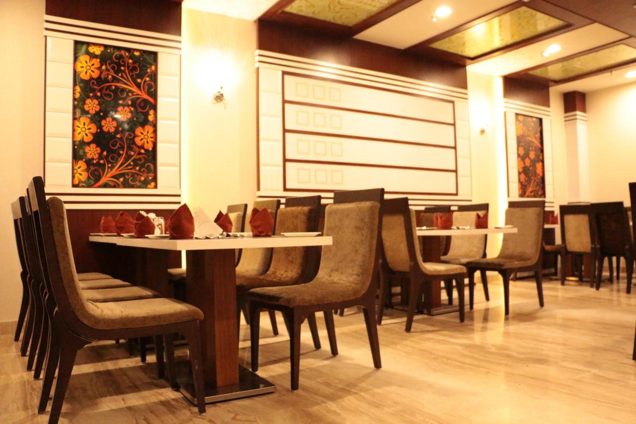 The Land Mark Varanasi Exterior foto