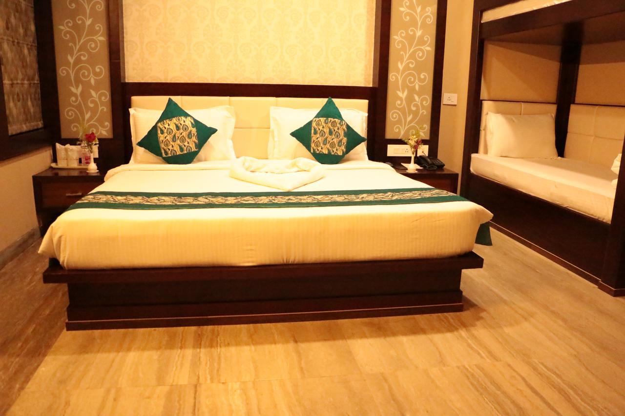 The Land Mark Varanasi Exterior foto