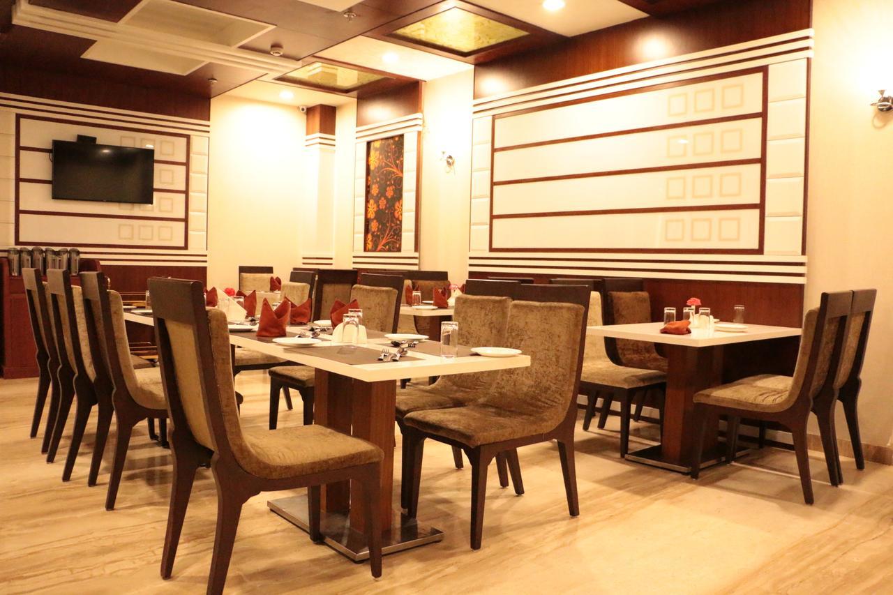 The Land Mark Varanasi Exterior foto