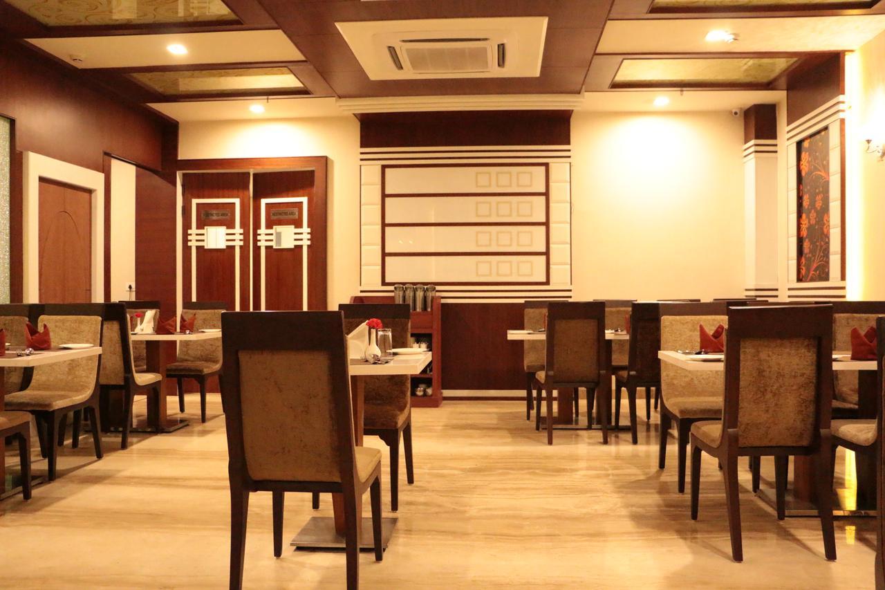 The Land Mark Varanasi Exterior foto
